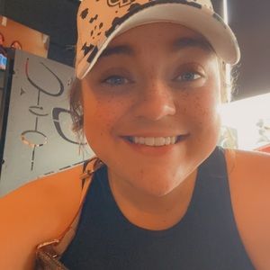 Meet your Posher, Elissa